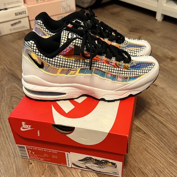 Nike Air Max 95 LV8 in White/Blue/Glaze Black - Picture 3 of 13